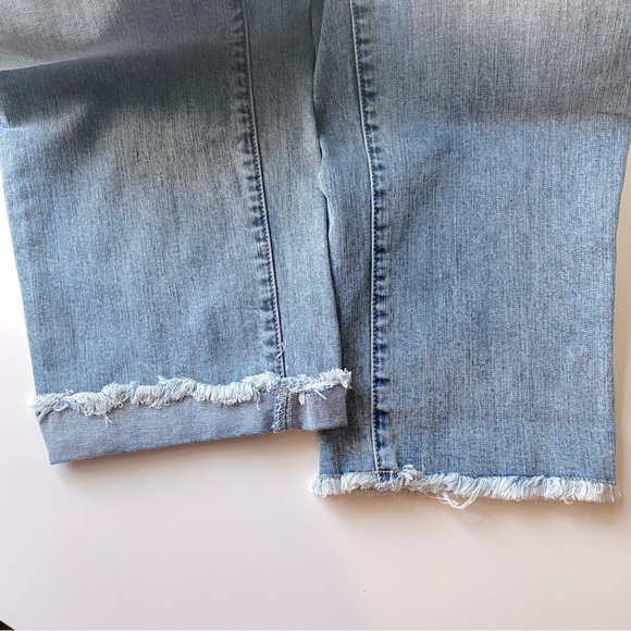 Torrid boyfriend crop jeans - Picture 3 of 6